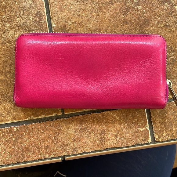Michael Kors Zip Wallet - Picture 2 of 3